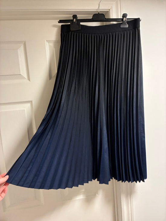 Gerry Weber Dresses & Skirts - Gerry Weber Pleated Midi Skirt - Black to Navy Ombre